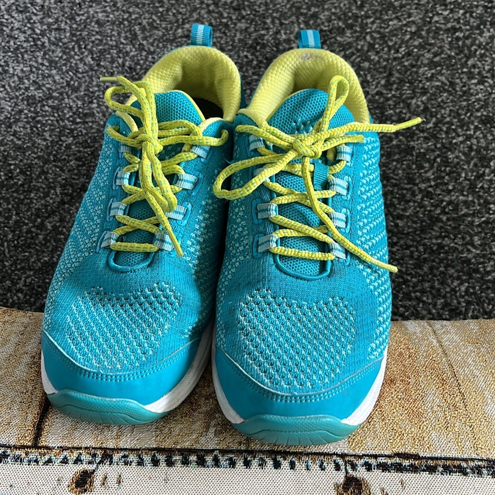 ORTHOFEET TENNIS SHOE